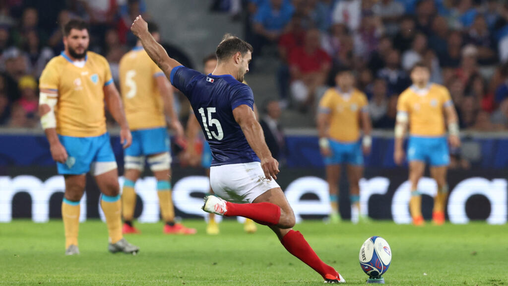 Second-string France overcome valiant Uruguay at Rugby World Cup